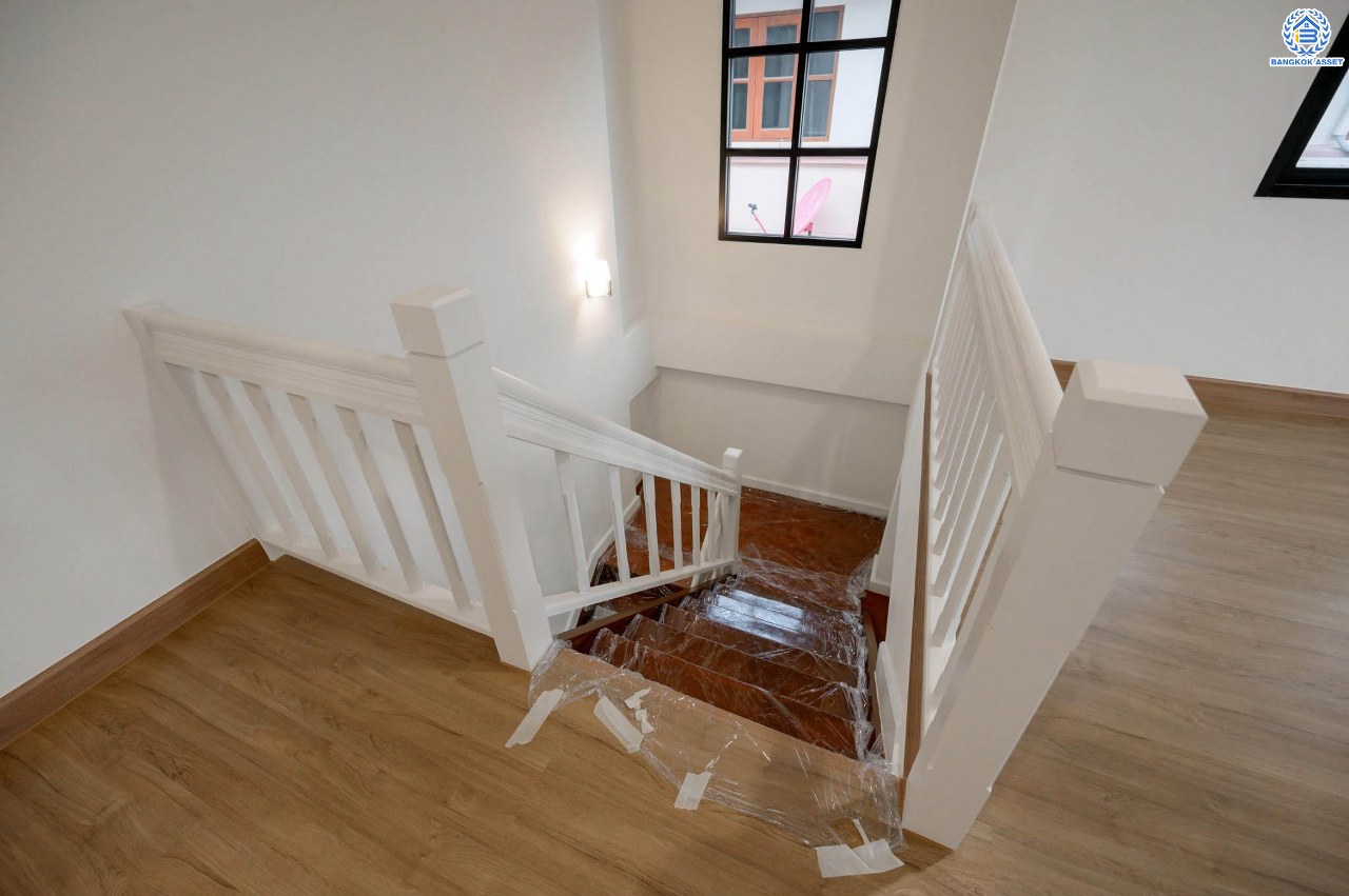 บ้านมือสองตกแต่งใหม่ โครงการ ณัฐชากรีนวิลล์ ปิ่นเกล้า-กาญจนาฯ บนเนื้อที่ 57.70 ตร.ว. ฟังก์ชัน 3 ห้องนอน 2 ห้องน้ำ จอดรถได้ 2 คัน บนทำเลศักยภาพ ใกล้เซ็นทรัลเวสต์เกต ทางด่วน "ศรีรัช" รถไฟฟ้าสายสีม่วง "สถานีตลาดบางใหญ่"